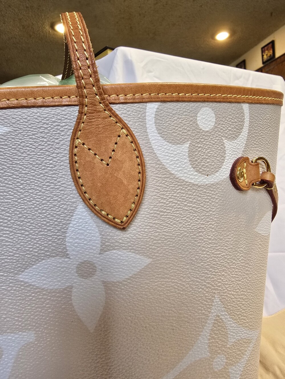 Louis Vuitton Neverfull MM Tote Bag from the limited-edition 2021 "By The Pool" - Picture 8 of 16